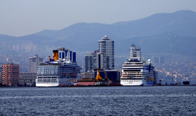 Yüzen otel İzmir Limanı'na demir atacak