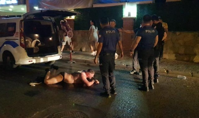 Zombi hapı alan Rus turist ortalığı birbirine kattı!