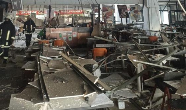 Zincir restoranın asma tavanı çöktü: 11 yaralı