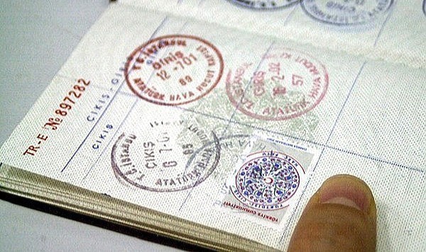 Yurtdışı çıkış harcına yine zam geliyor 