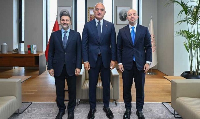 Bakan Ersoy'dan THY yönetimiyle turizm zirvesi