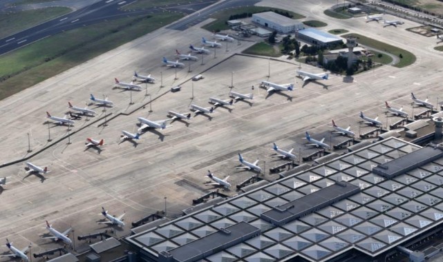 Onur Air'in uçakları çürümeye terk edildi