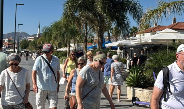  Marmaris'e denizden 9 bin 400 turist geldi