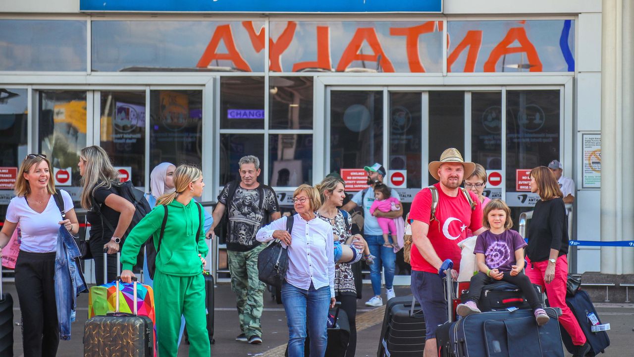 Antalya’ya 8 ayda 11 milyon turist: Rusya ve Almanya zirvede
