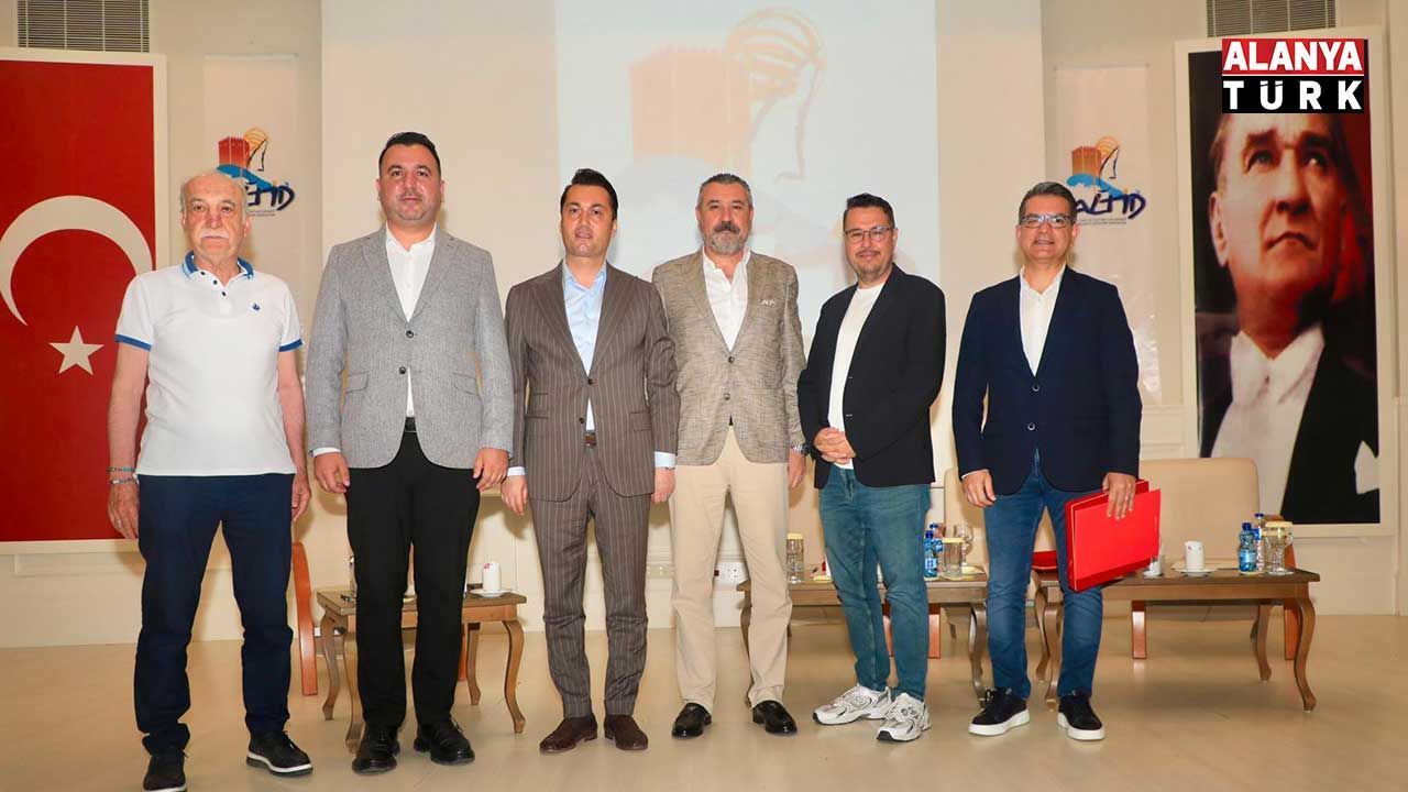 ALTİD panelinde Alanya turizmi değerlendirildi