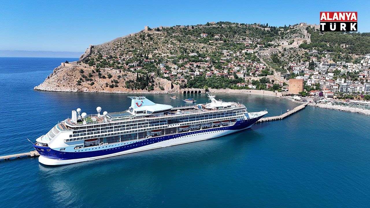 Alanya'ya lüks kruvaziyer ile bin 767 turist geldi