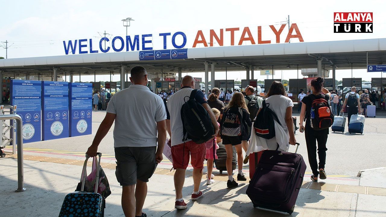 Antalya'ya 8 ayda 11 milyonun üzerinde turist geldi