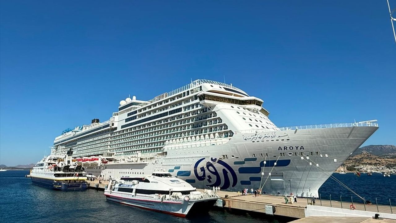 Bodrum'a kruvaziyer akını: 3 bin 292 turist ilçeye geldi