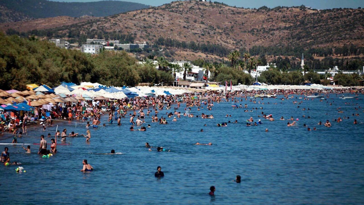 Yüz binlerce turist ilçeye akın etti... Bodrum’da turizm bereketi!
