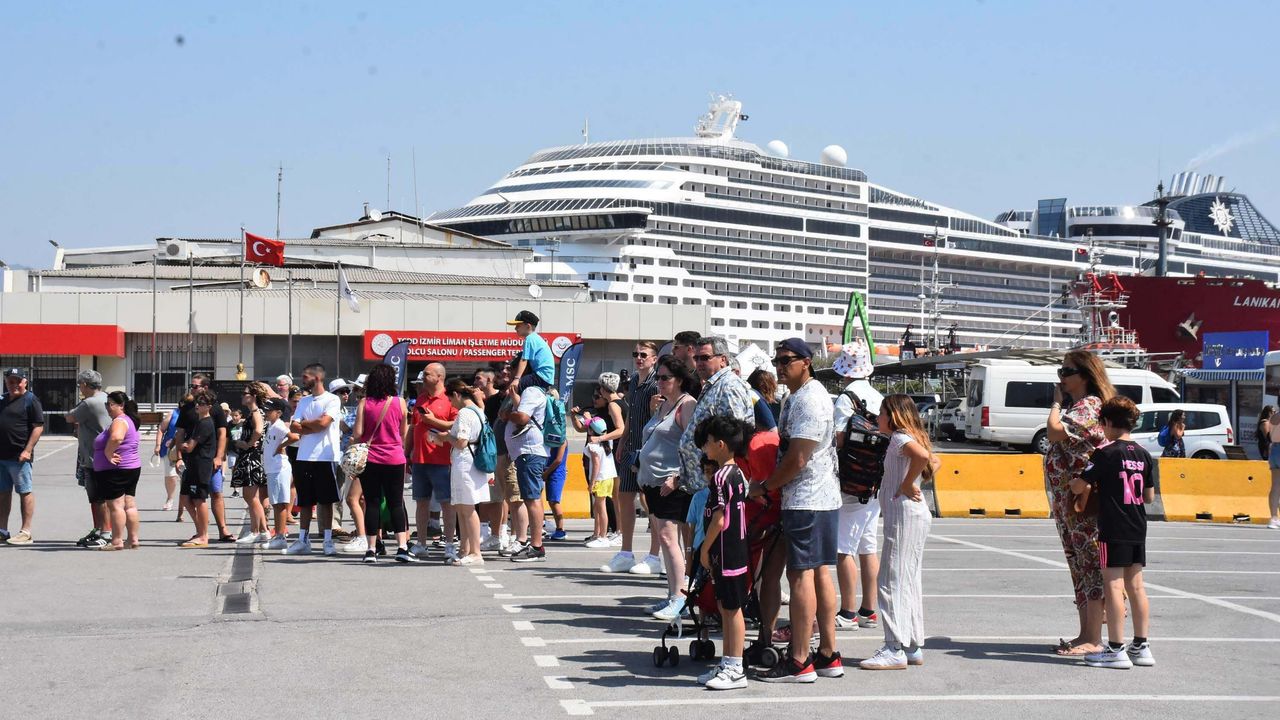 Kruvaziyerde İzmir rüzgarı: 90 bin yolcu