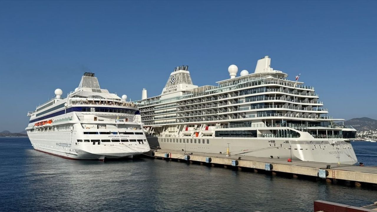 Bodrum’da kruvaziyer hareketliliği: 957 turist ilçeye ulaştı