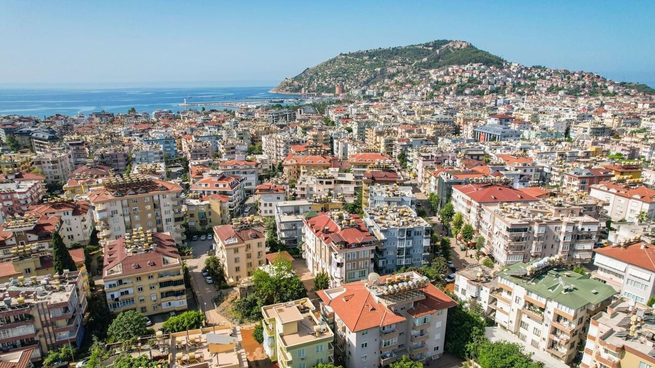 Alanya’da havacılıkta düşüş, ikamette ise umutlu bekleyiş