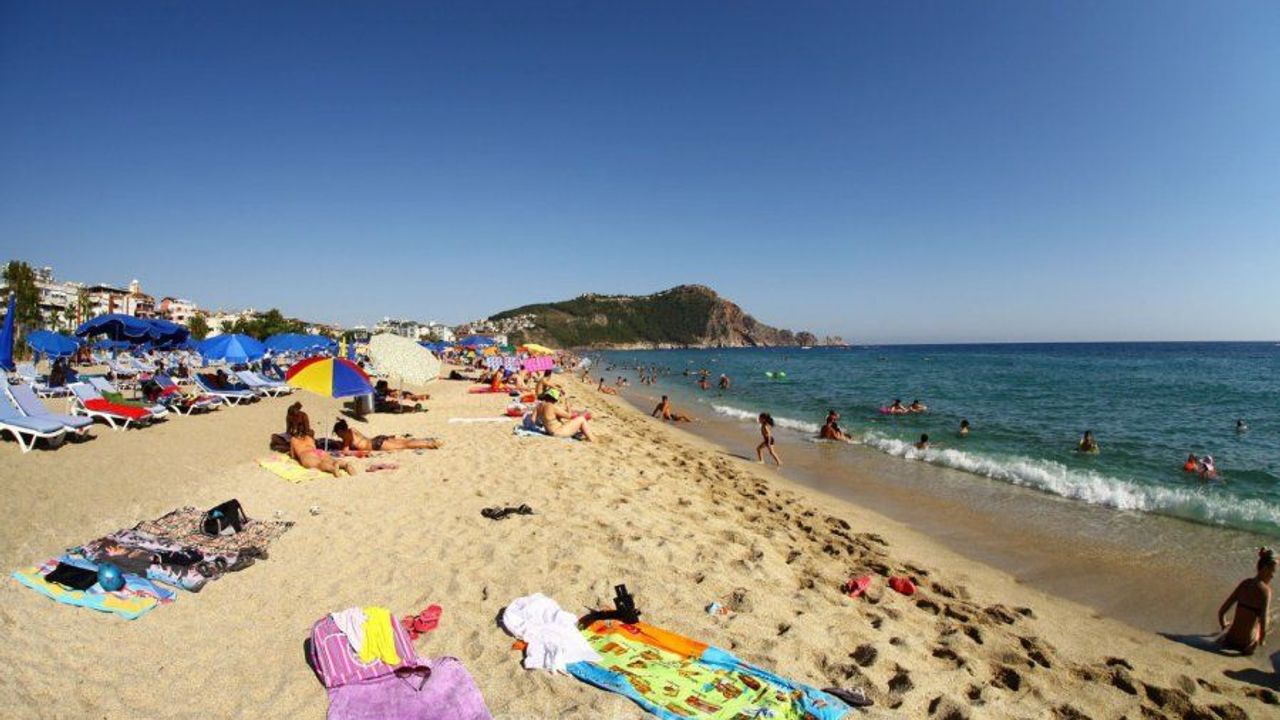 Sahillerde bakanlık kalkanı: Alanyalı turizmcilerden tam not