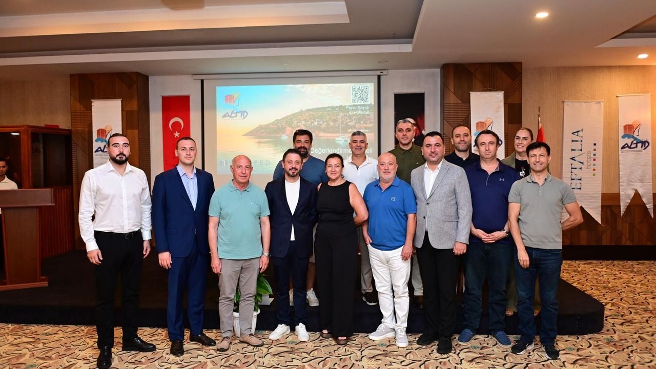 Turizm profesyonelleri, ALTİD'nin panelinde bir araya geldi