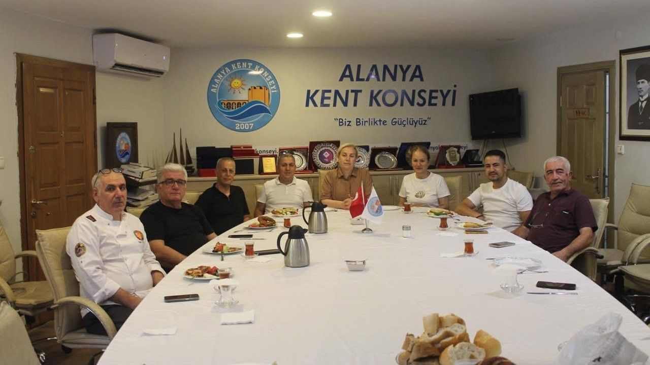 Alanya'nın turizm neferleri bu masada buluştu