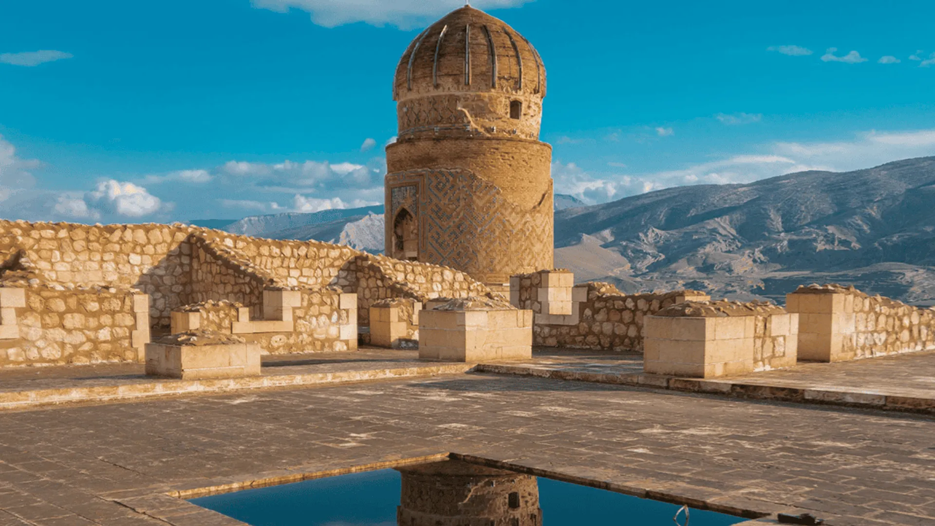 12 BİN YILLIK TARİHİ HASANKEYF AYDINLATILDI
