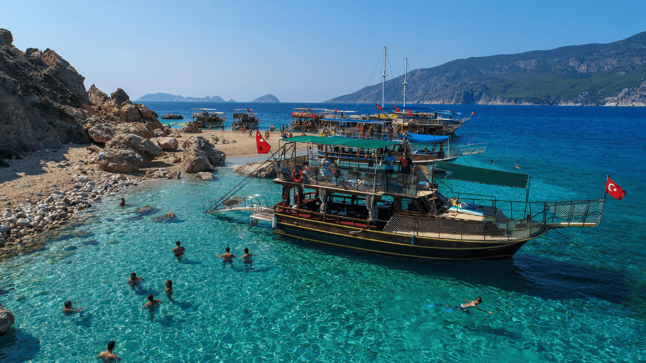 35 YILLIK REHBERDEN DEV KILAVUZ: ANTALYA’YA GELMEK İÇİN 365 NEDEN
