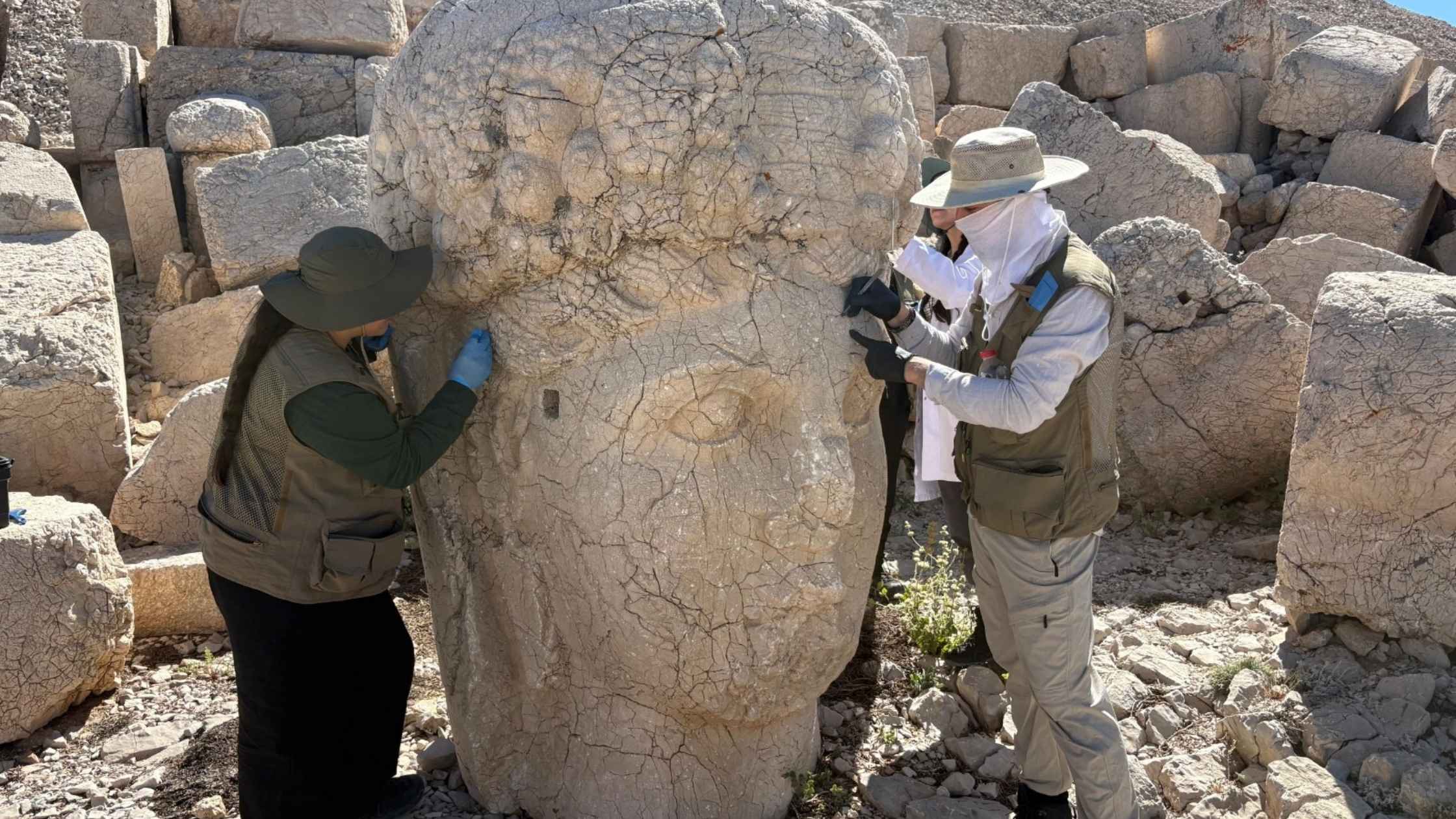 NEMRUT’UN ANITSAL HEYKELLERİ NANOTEKNOLOJİYLE GÜÇLENDİRİLİYOR