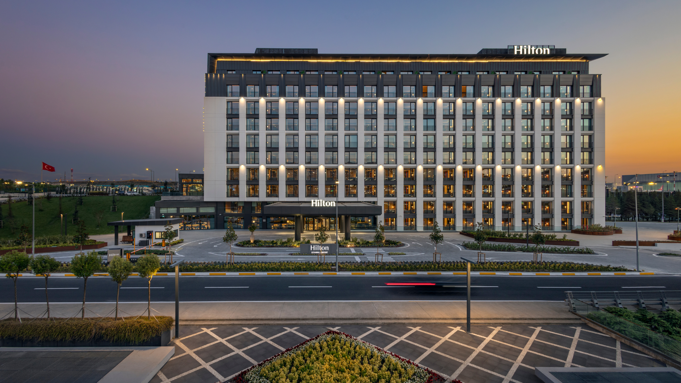 HILTON, TÜRKİYE’DEKİ 100. OTELİNİ İGA’DA AÇTI