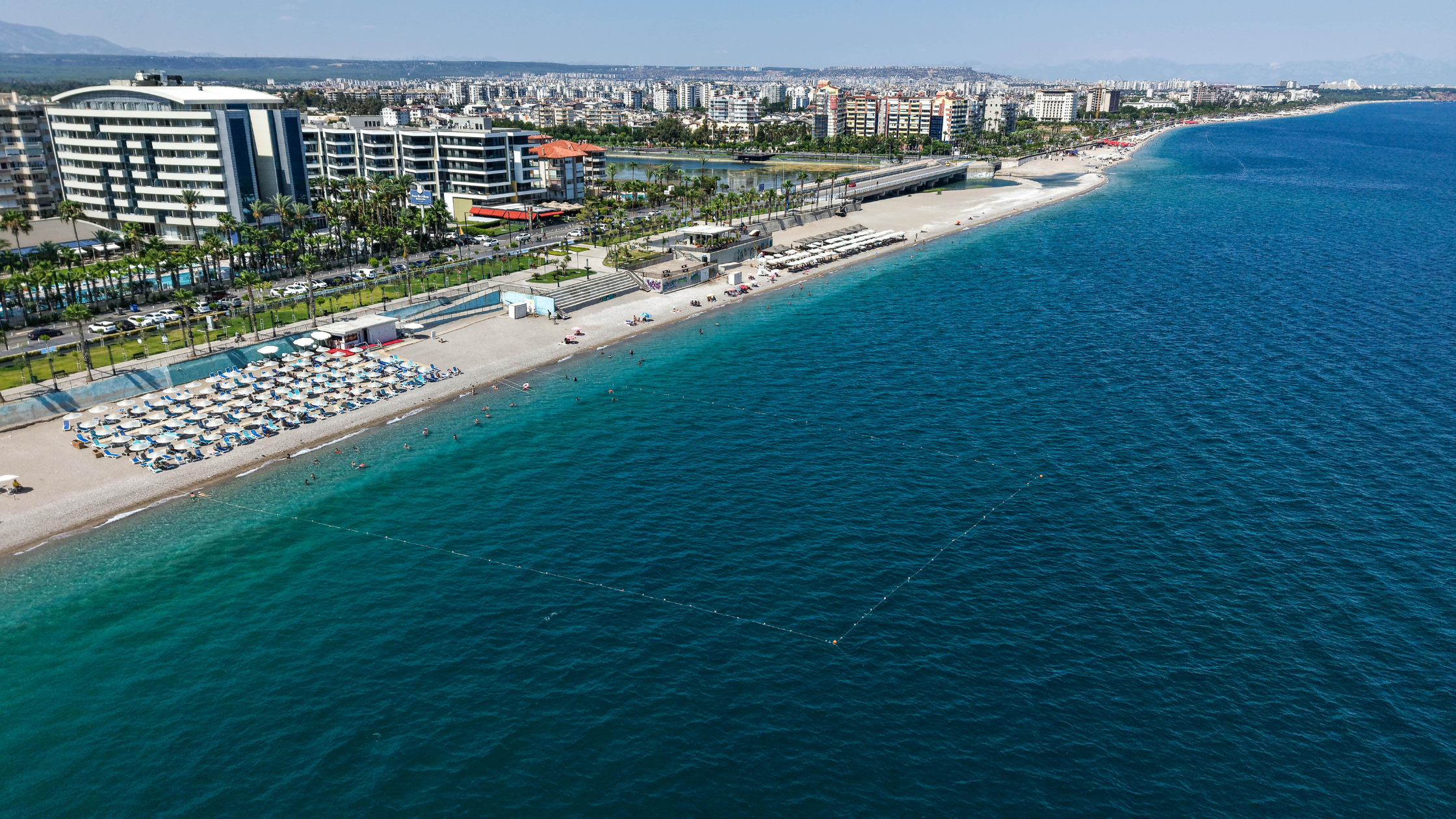 KONYAALTI SAHİLİ’NDE GÜVENLİK HATTI KRİZİ