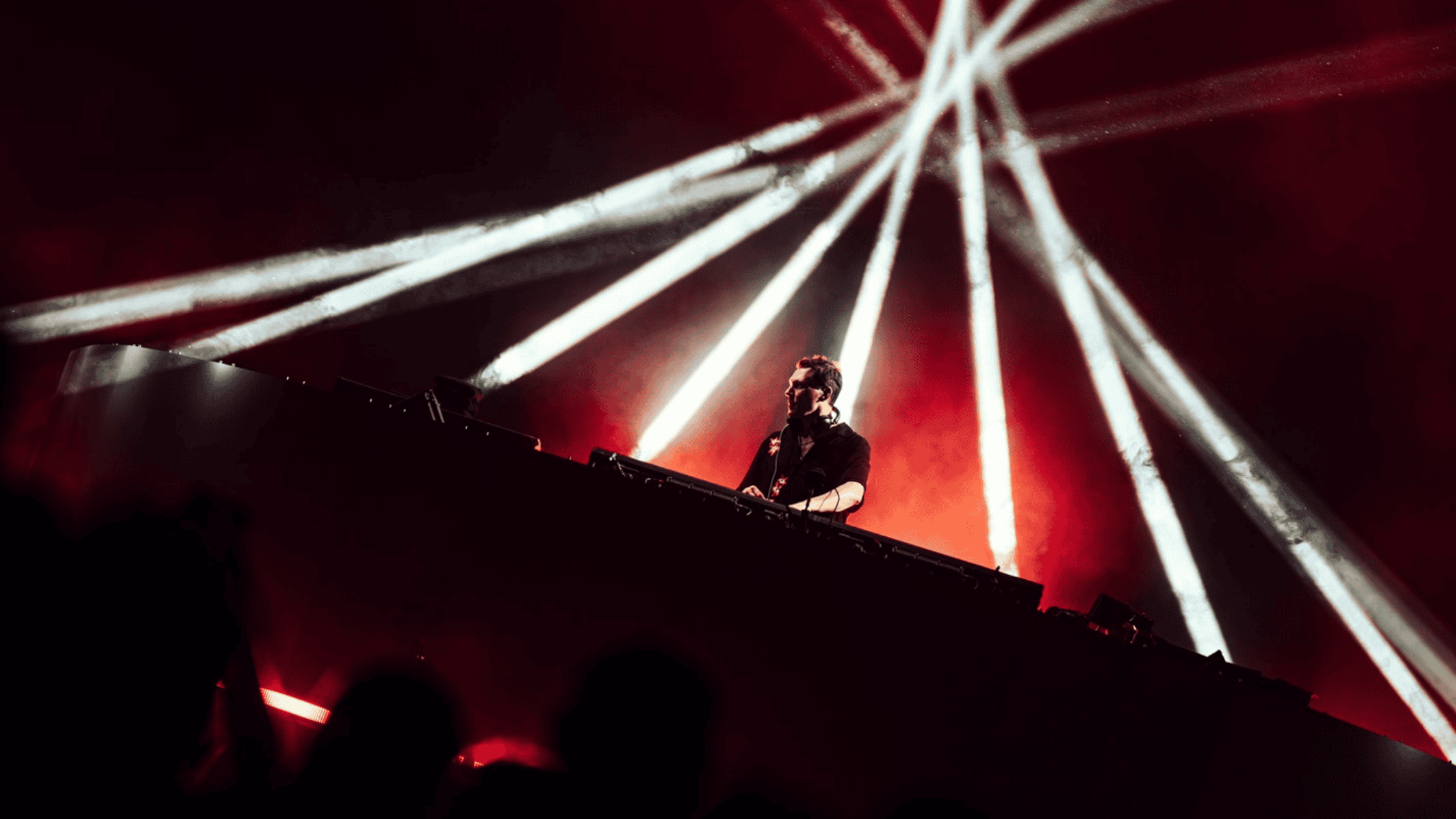 DÜNYACA ÜNLÜ DJ TİËSTO İSTANBUL FESTİVALİ’Nİ SALLADI