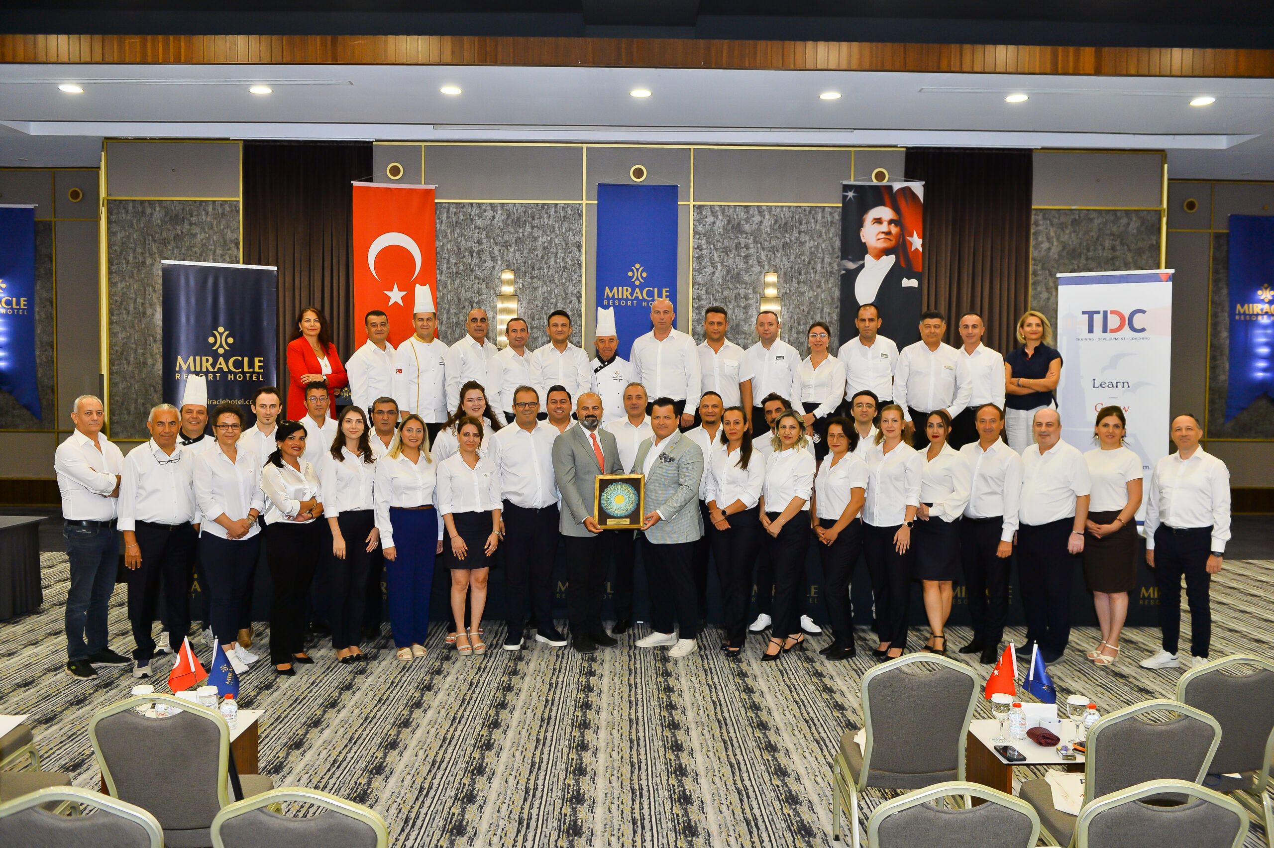 MIRACLE RESORT HOTEL YÖNETİM EKİBİ “MIRACLE MAKER” EĞİTİMLERİNİ TAMAMLADI