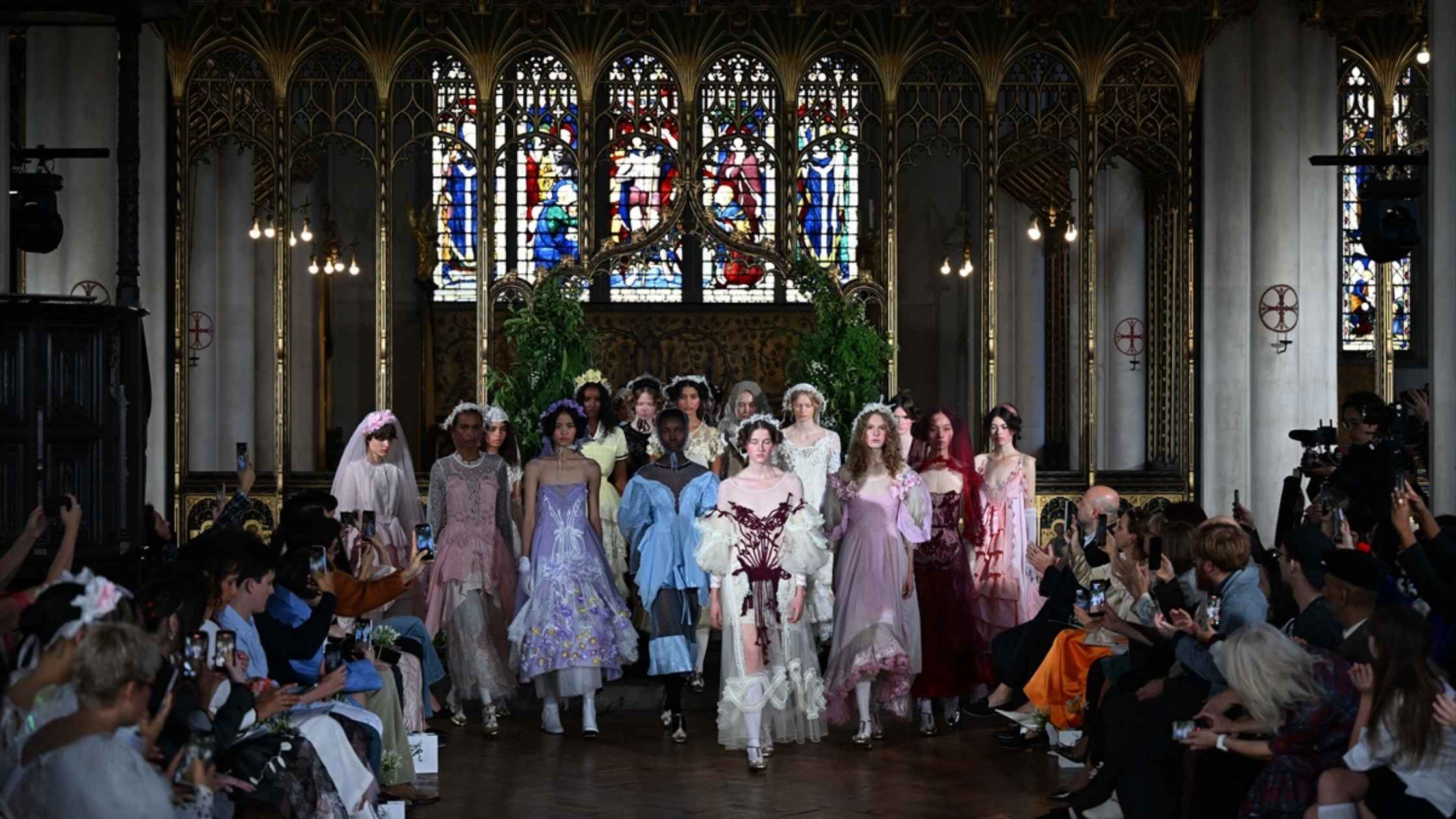 GAZİANTEP’İN ASIRLIK NAKIŞI LONDRA MODA HAFTASI’NDA PODYUMA ÇIKTI