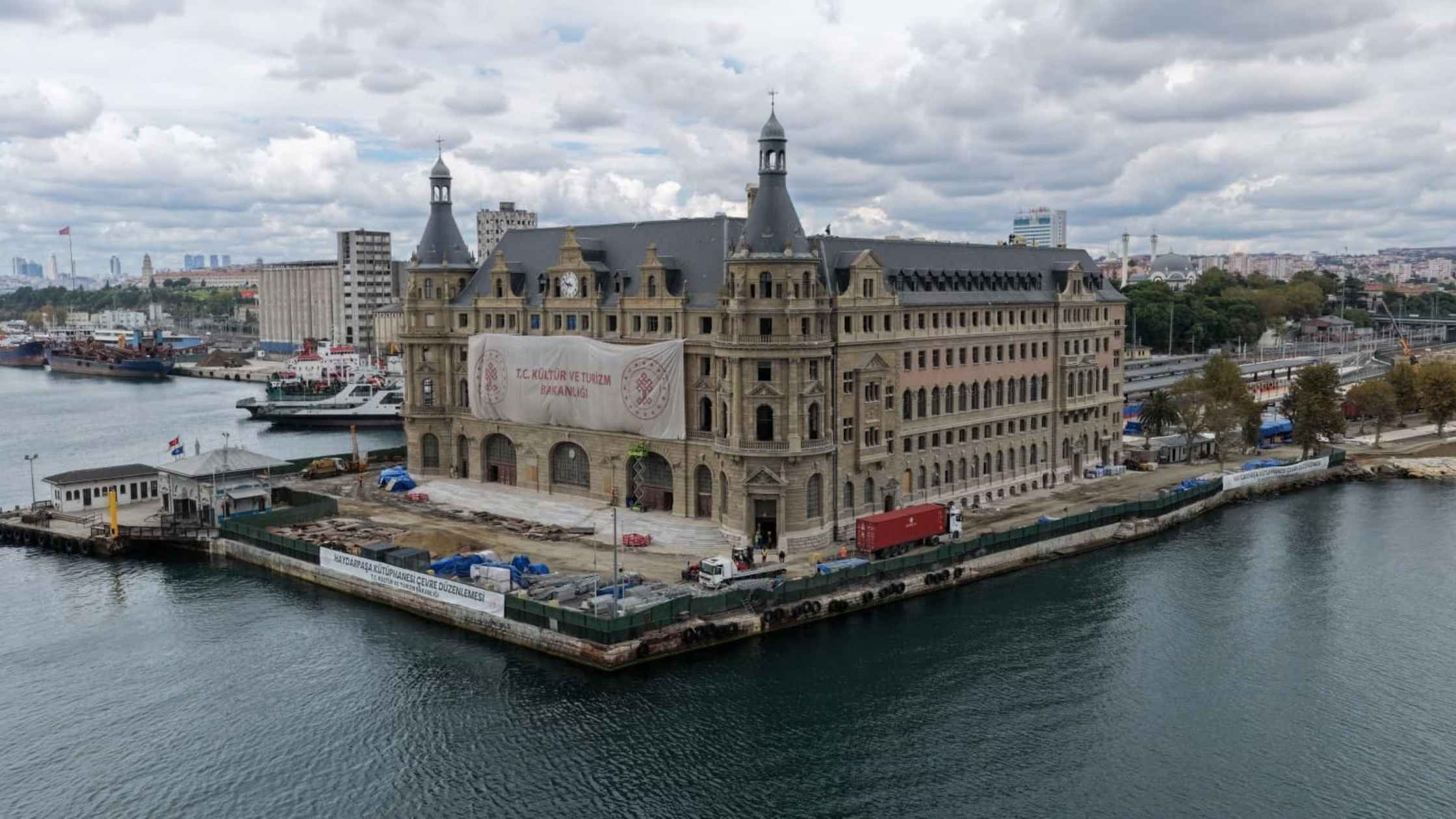 HAYDARPAŞA GARI’NIN AHŞAP KAZIKLARININ YÜZDE 80’İNİN YOK OLDUĞU TESPİT EDİLDİ