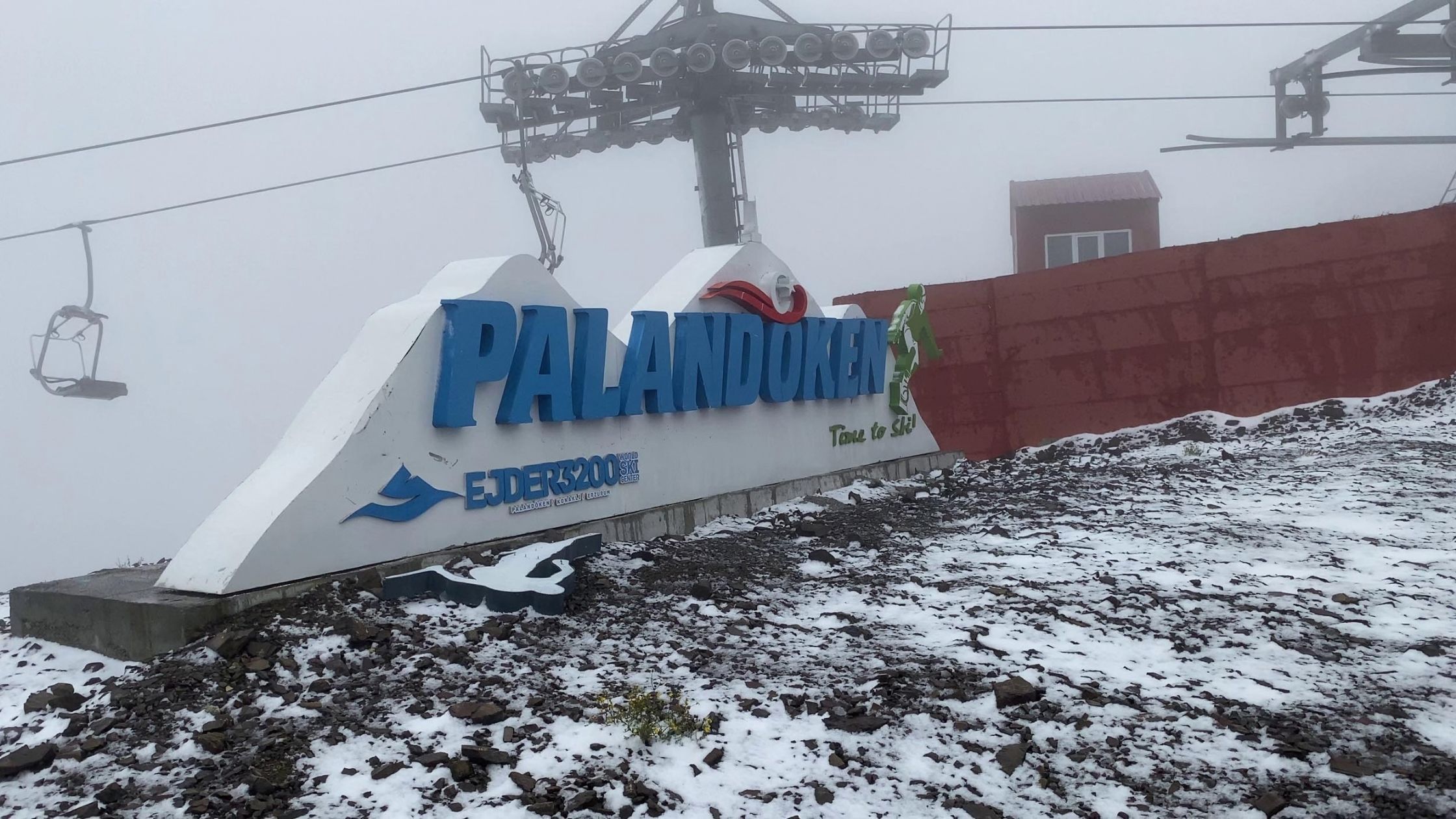 PALANDÖKEN’DE SEZON ÖNCESİ İLK KAR
