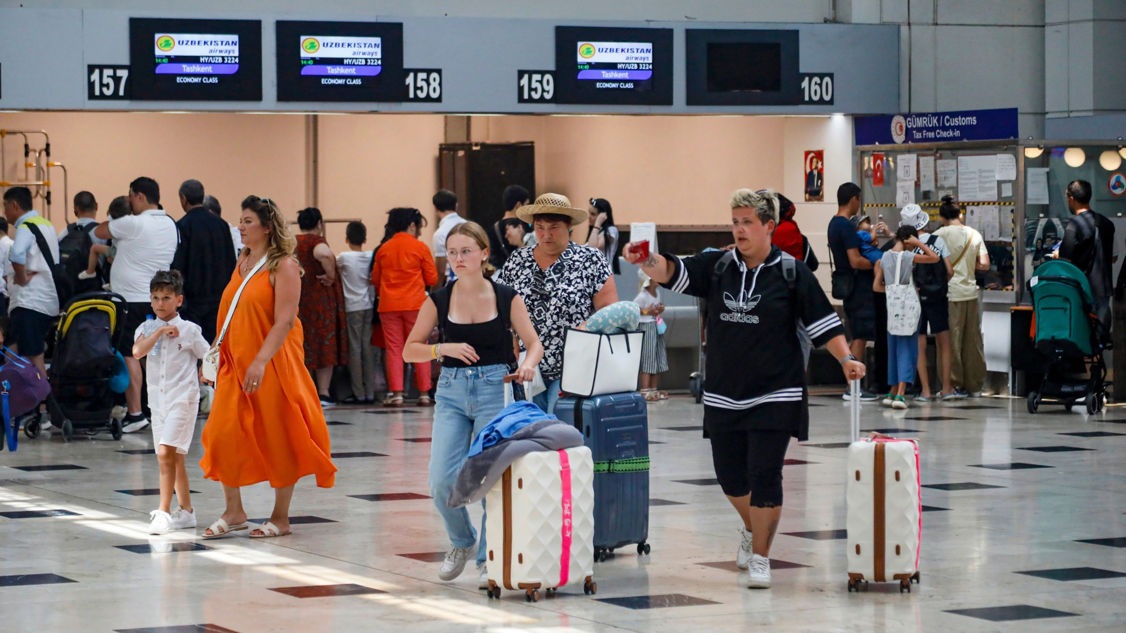 ANTALYA HAVALİMANI’NDA 9 AYLIK YOLCU SAYISI 30 MİLYONU GEÇTİ