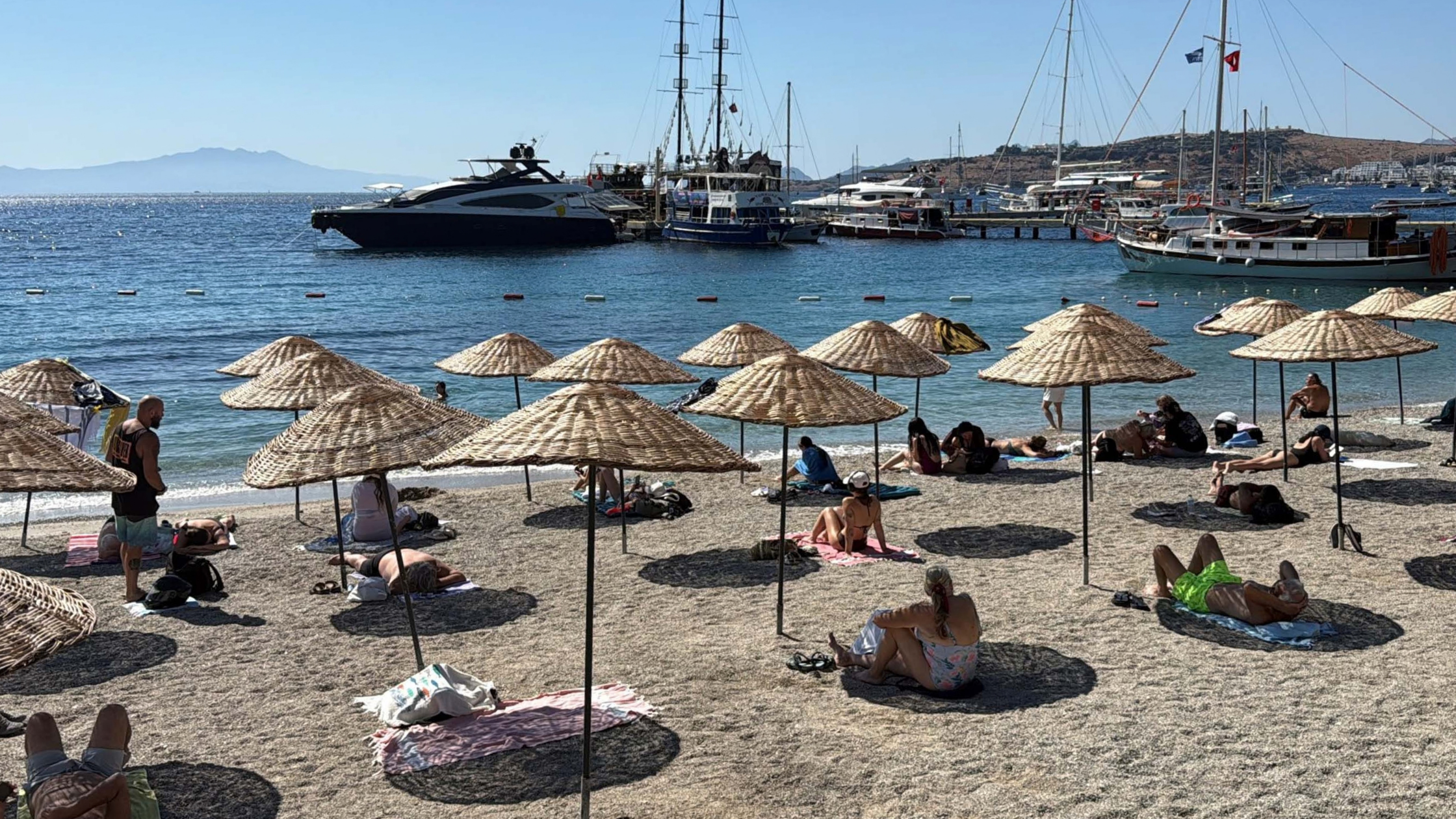 BODRUM SAHİLLERİNDE EKİM AYINDA YAZDAN KALMA GÜNLER