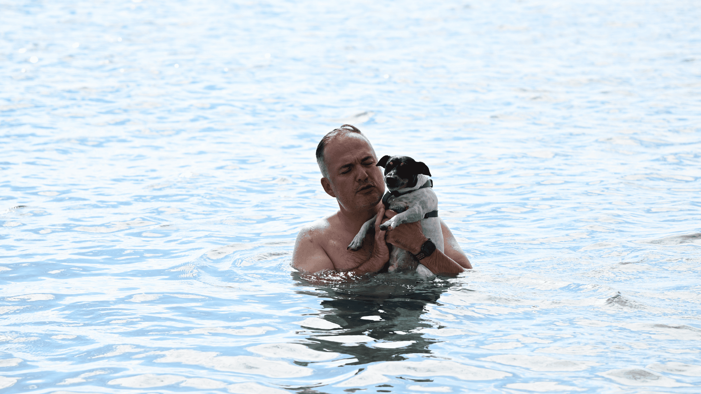YAĞMUR GİTTİ GÜNEŞ GELDİ: KONYAALTI SAHİLİ HAREKETLENDİ