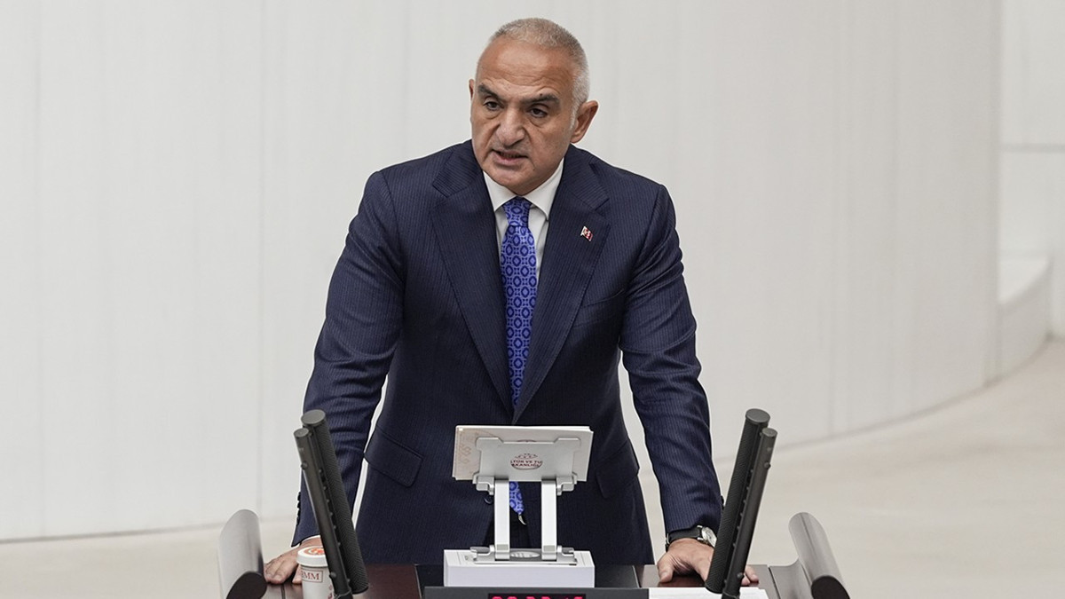 Bakan Ersoy'dan 2026 bütçe hedefi: Turizmde 64 milyar dolar geliri yakalayacağız