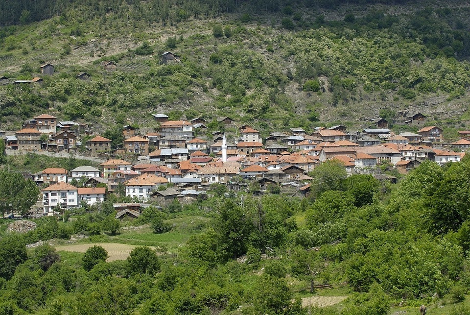 Yüzlerce zirvesi olan Pirin Sıradağları