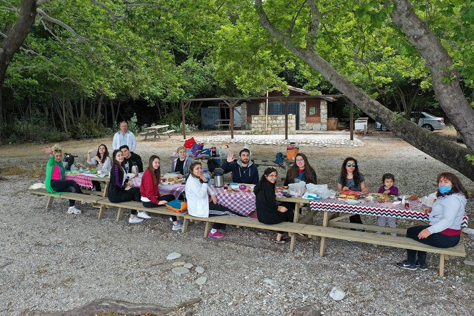 Ziyarete açıldı, ilk günden akın ettiler... Sosyal mesafeli piknik