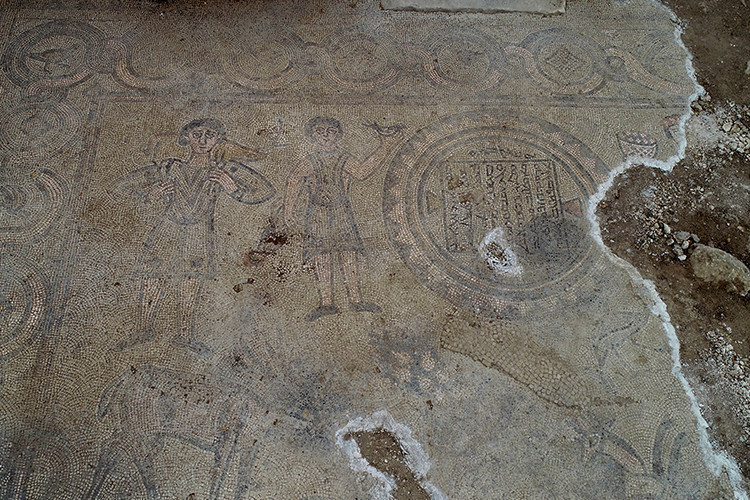 1600 yıllık 'Gola' mozaiklerini tahrip ettiler