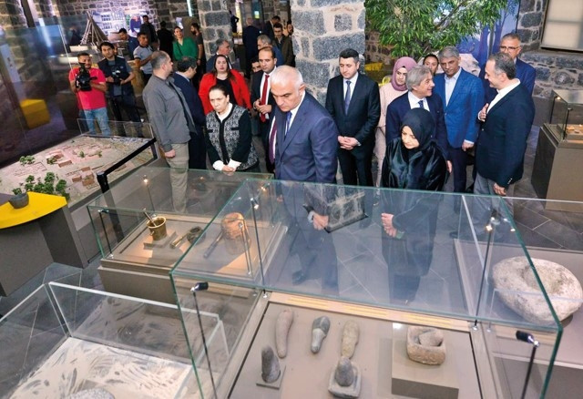 Zerzevan Kalesi’nden çıkan 110 eseri görün
