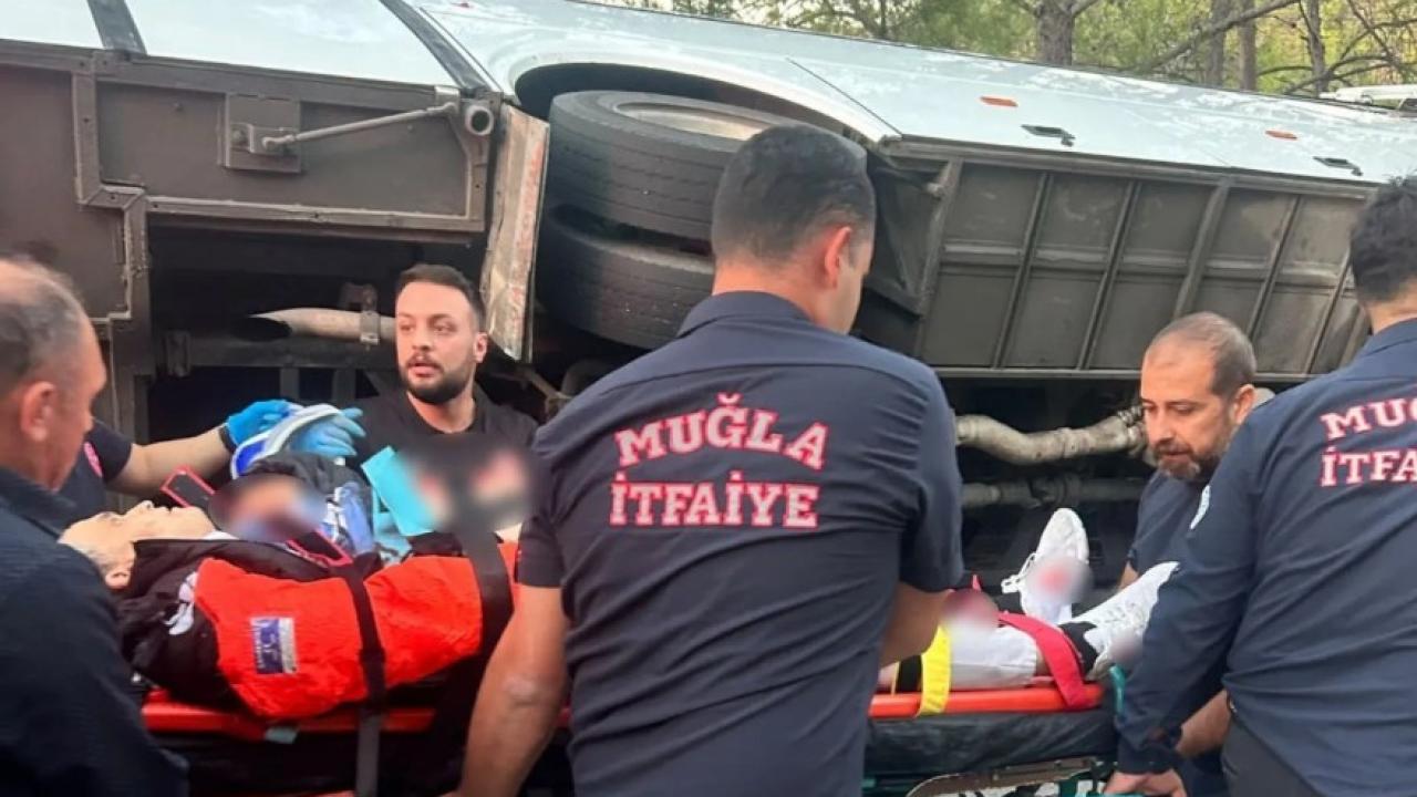 Marmaris’te Otel Çalışanlarını Taşıyan Servis Devrildi: Çok Sayıda Yaralı Var