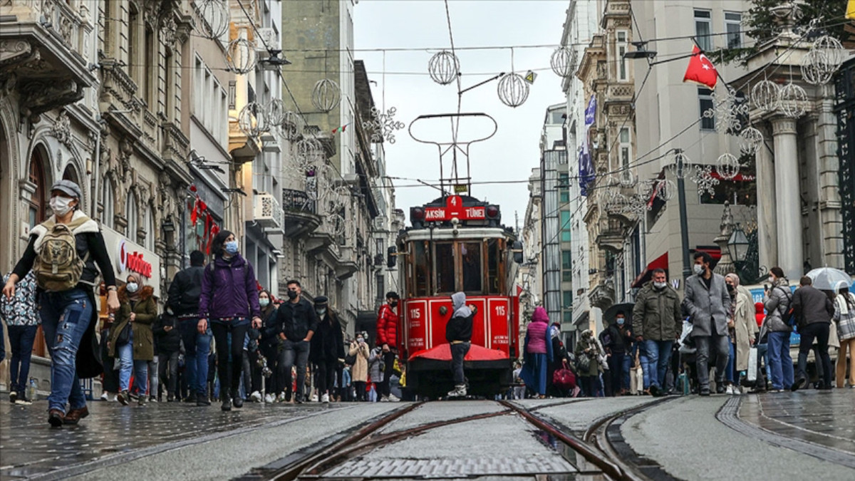 İstanbul'a üç ayda 3,7 milyon turist: İlk sırada Ruslar var