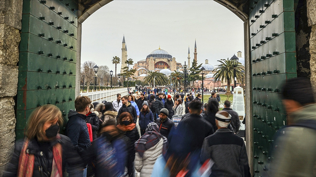 Yabancı Türkiye'ye akın ediyor: Yılın ilk 4 ayında ziyaretlerde çift haneli yükseliş