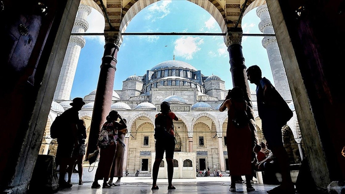 Turizmde güçlü başlangıç: İstanbul, yabancı ziyaretçide tüm zamanların rekorunu kırdı!