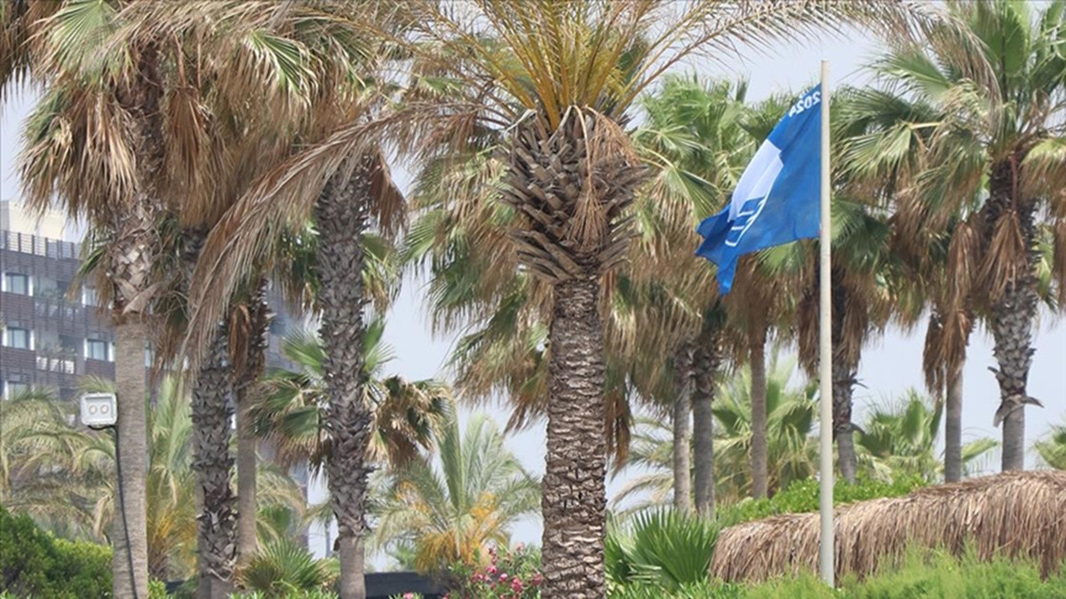 Kemer'de 5 mavi bayrak daha dalgalanmaya başladı