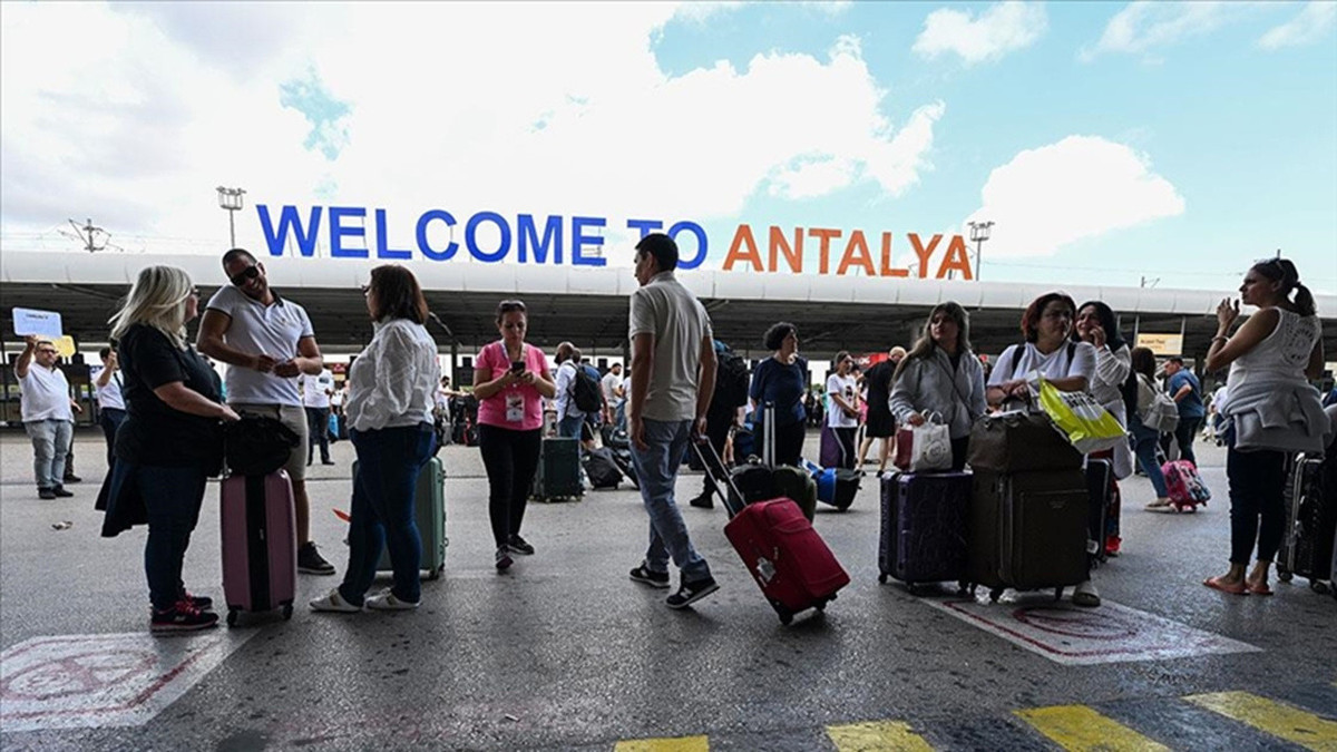 Vizesiz geçiş uygulaması Rumen turist sayısını yüzde 27 oranında arttırdı