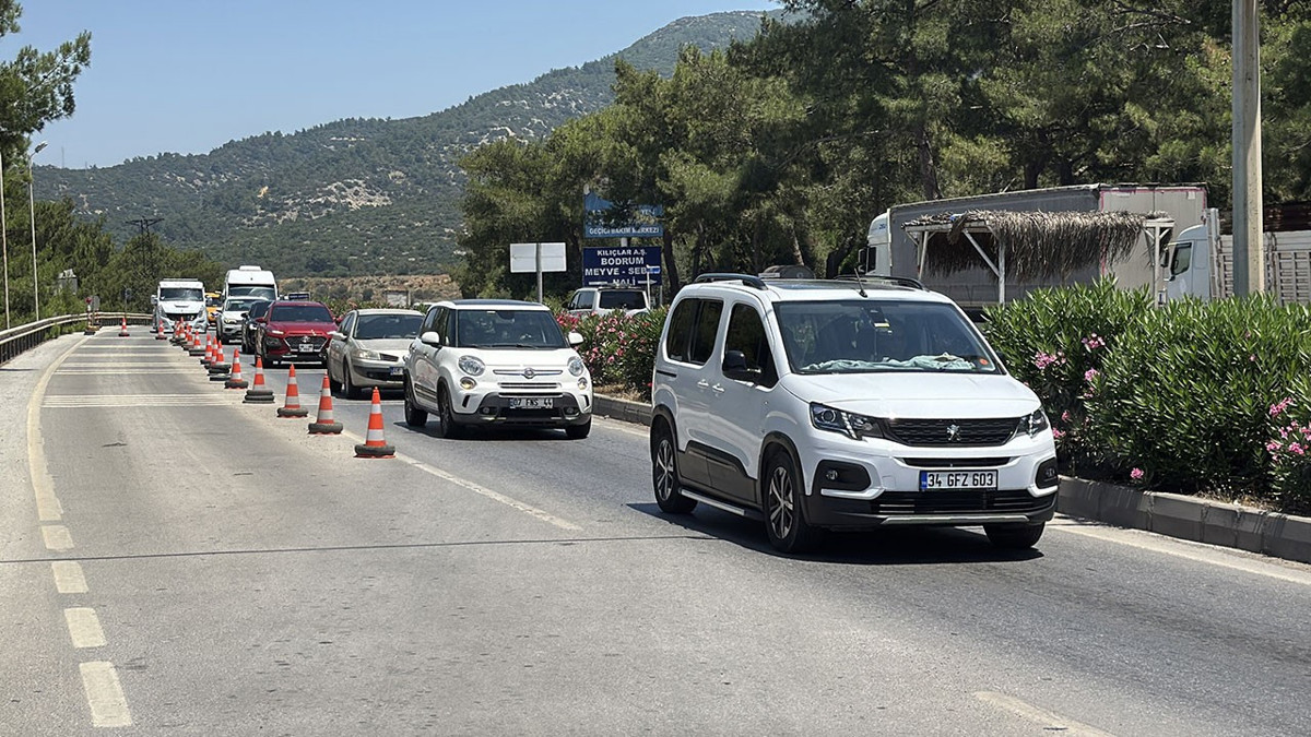 Bodrum'da bayram yoğunluğu: 50 bin araç giriş yaptı