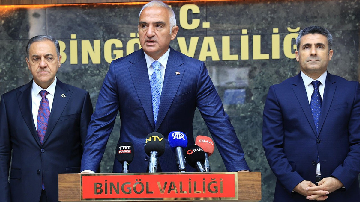 Bakan Ersoy: Turizmi stratejik sektör ilan ettik, yeni dönemde şehirler de yarışta