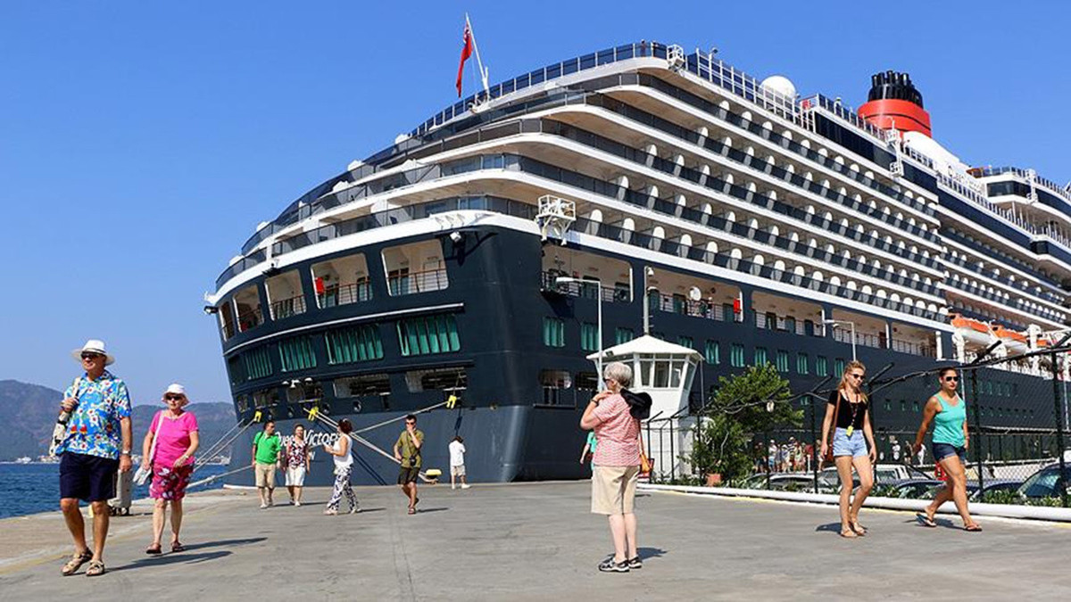'Yüzen oteller' Türkiye'yi güvenli liman olarak seçiyor! Ege'deki sarsıntılar ve savaşlar etkili