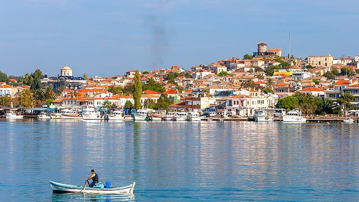 Ayvalık'ta turizm sezonu uzuyor, ekim ayına kadar misafirlerini bekliyor