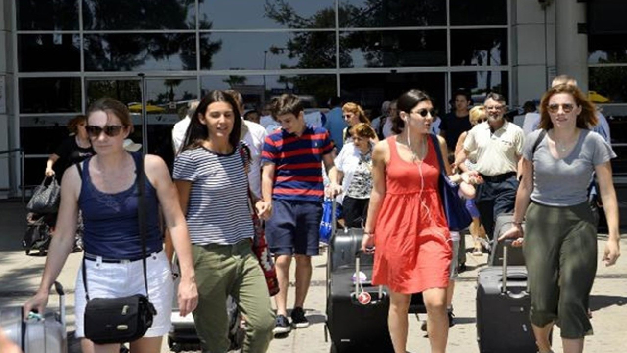 Bayram tatilinde Antalya'da nüfus patlaması yaşanacak: 4 milyon civarında turist bekleniyor
