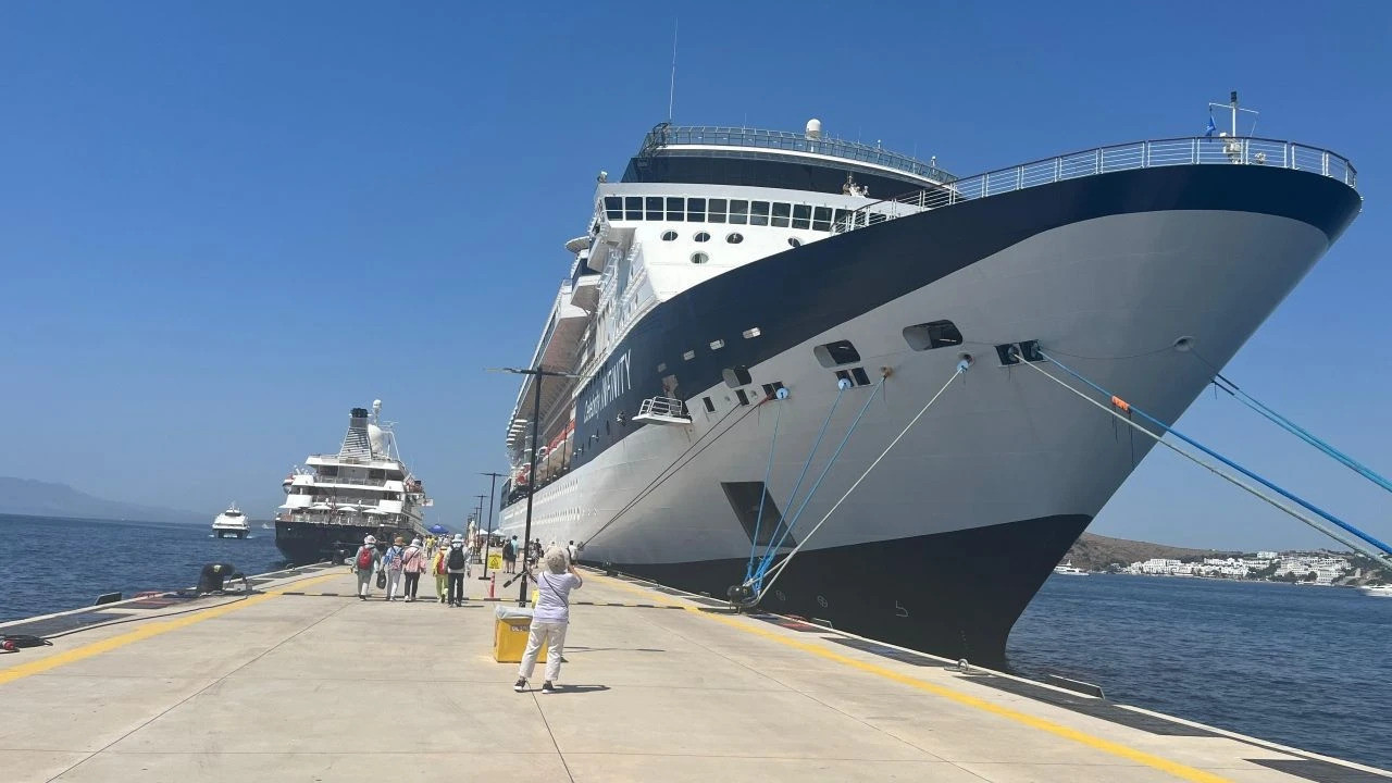 Bodrum'u iki kruvaziyerle gelen 5 bin 397 turist ziyaret etti