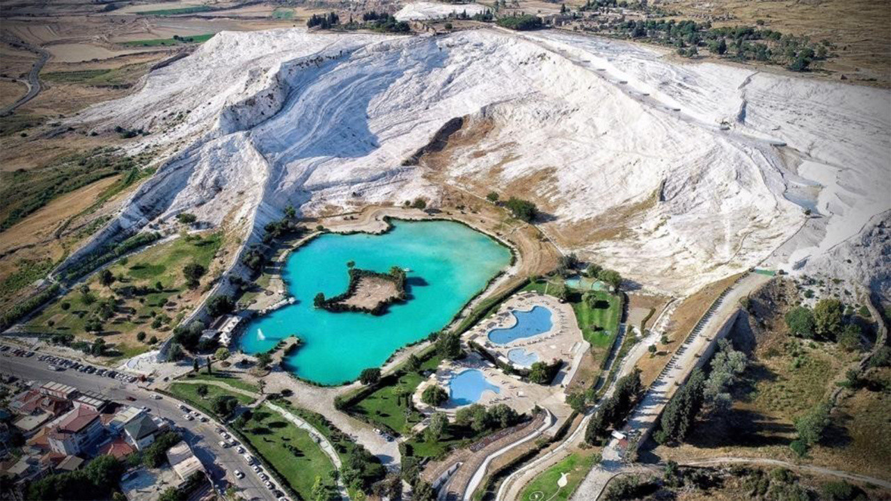Pamukkale, yılın ilk 8 ayında 1 milyon 700 bin kişiyi ağırladı